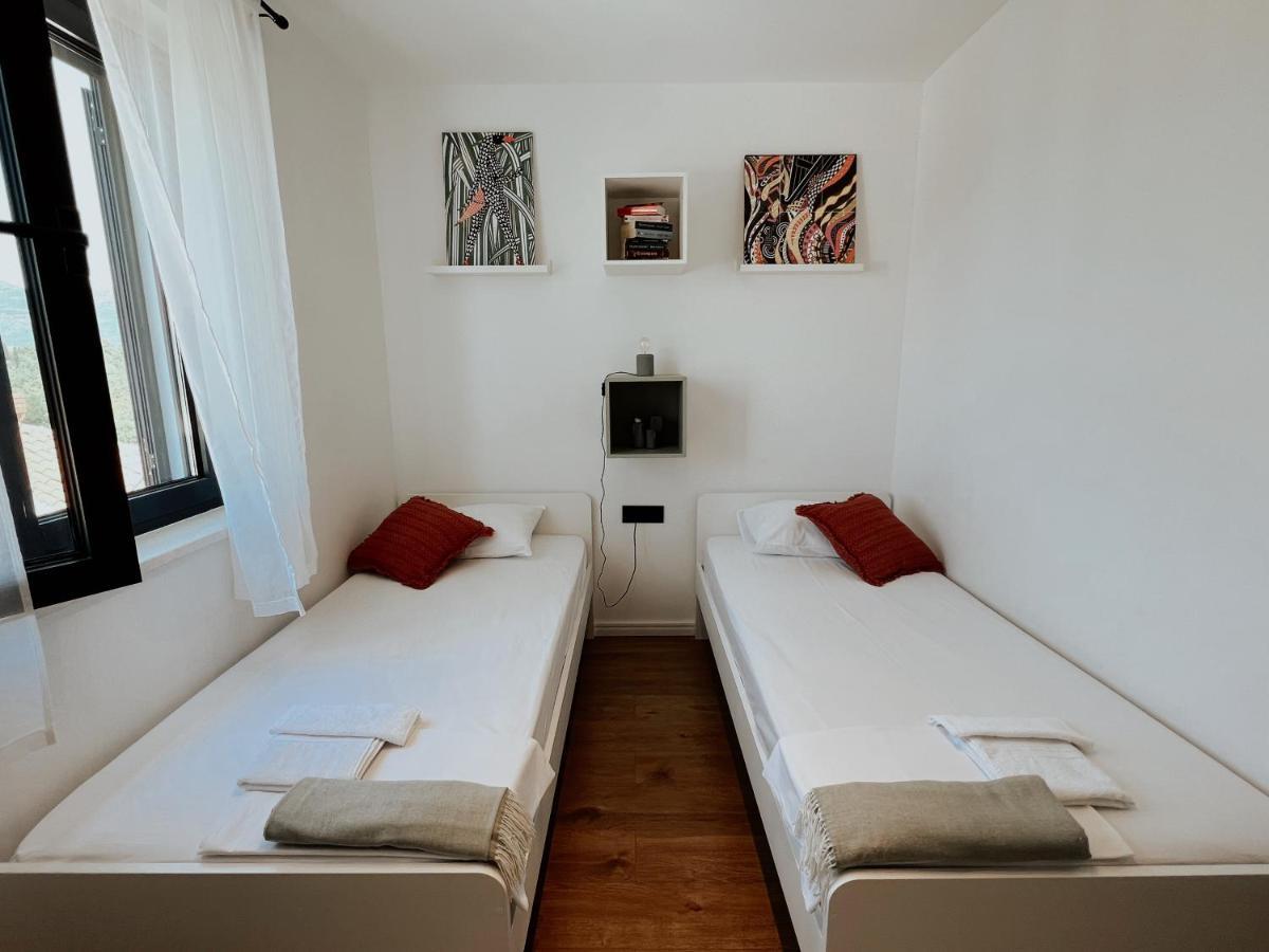 Dawn & Dusk - Modern Two Bedroom Apartment With Mountain Views Cilipi Exterior photo